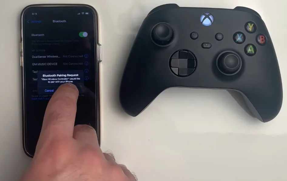 Pairing Xbox One Controller with iPhone