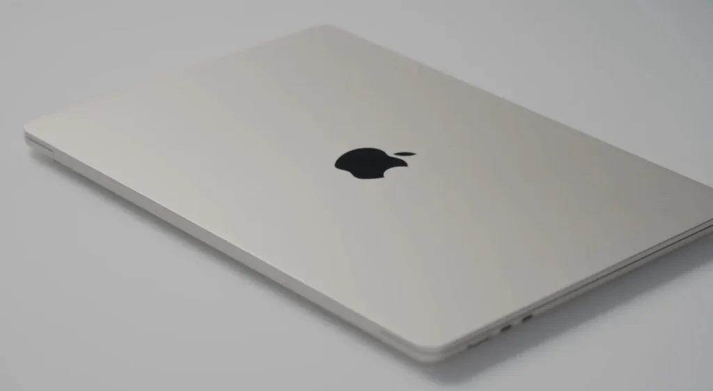 MacBook Air Starlight